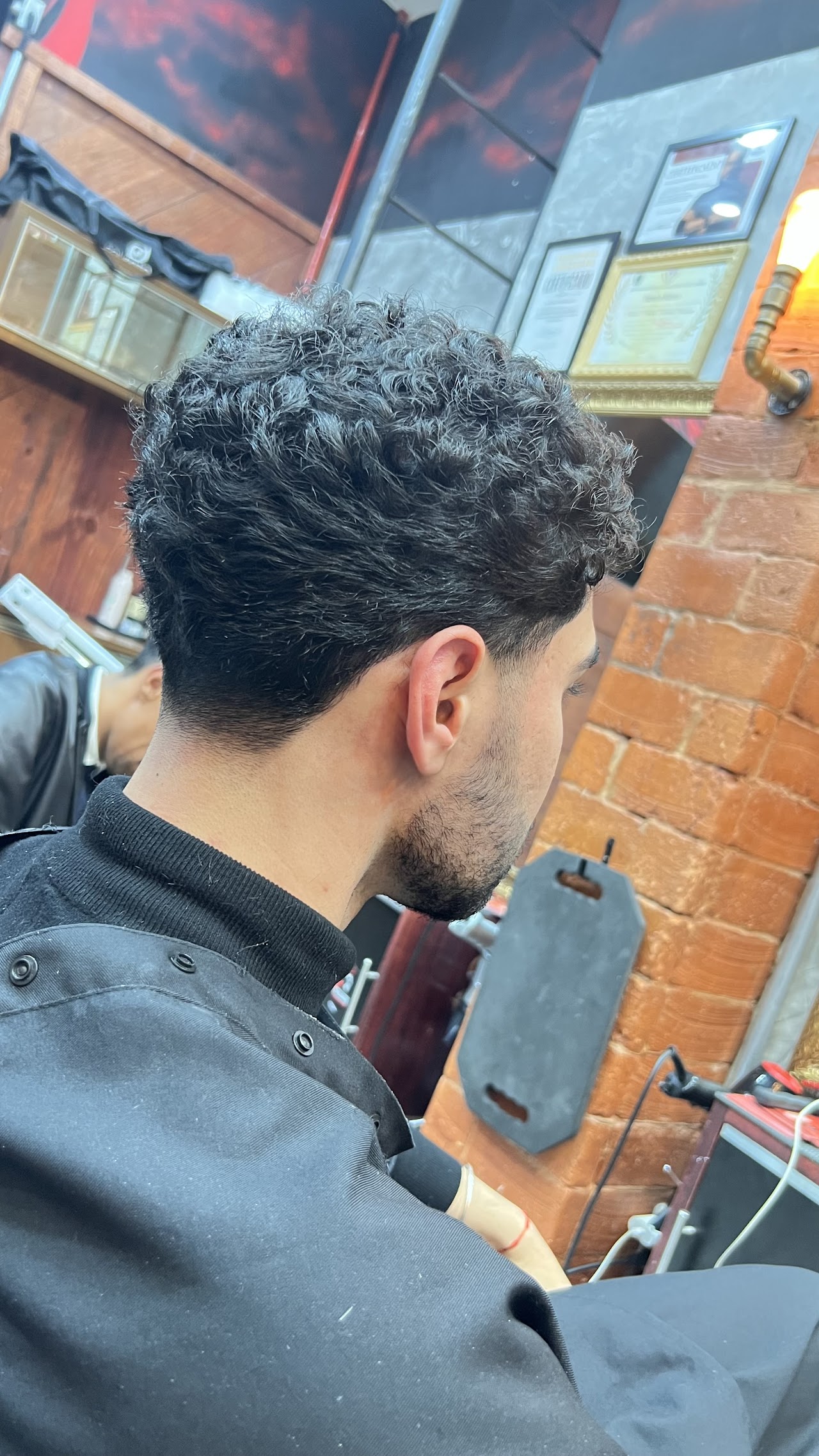 Barbeiro Bruno | Especialista em Cortes com Tesoura | Barbearia