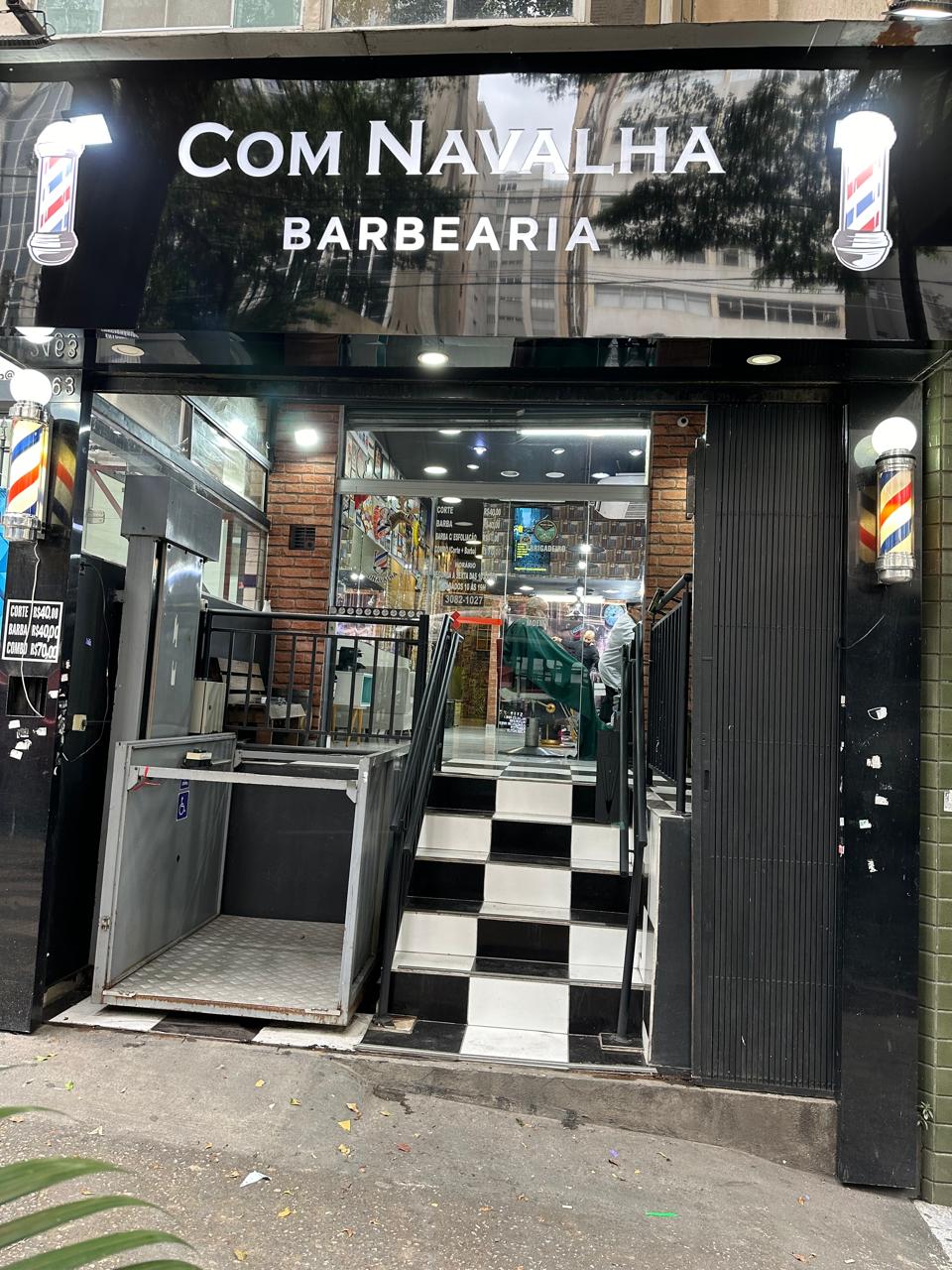 Com Navalha - Barbearia Brigadeiro