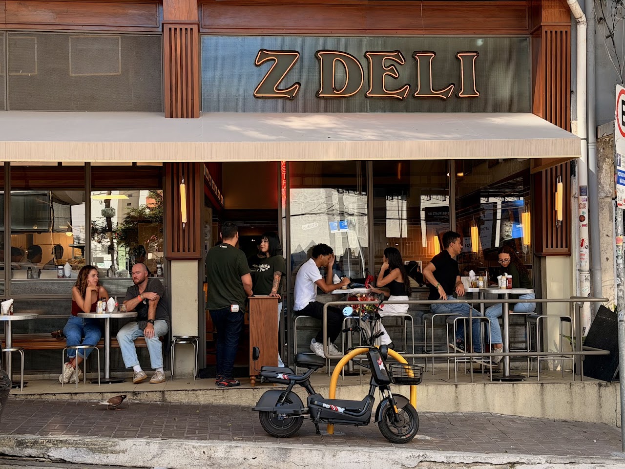 Z Deli Restaurante & Delicatessen