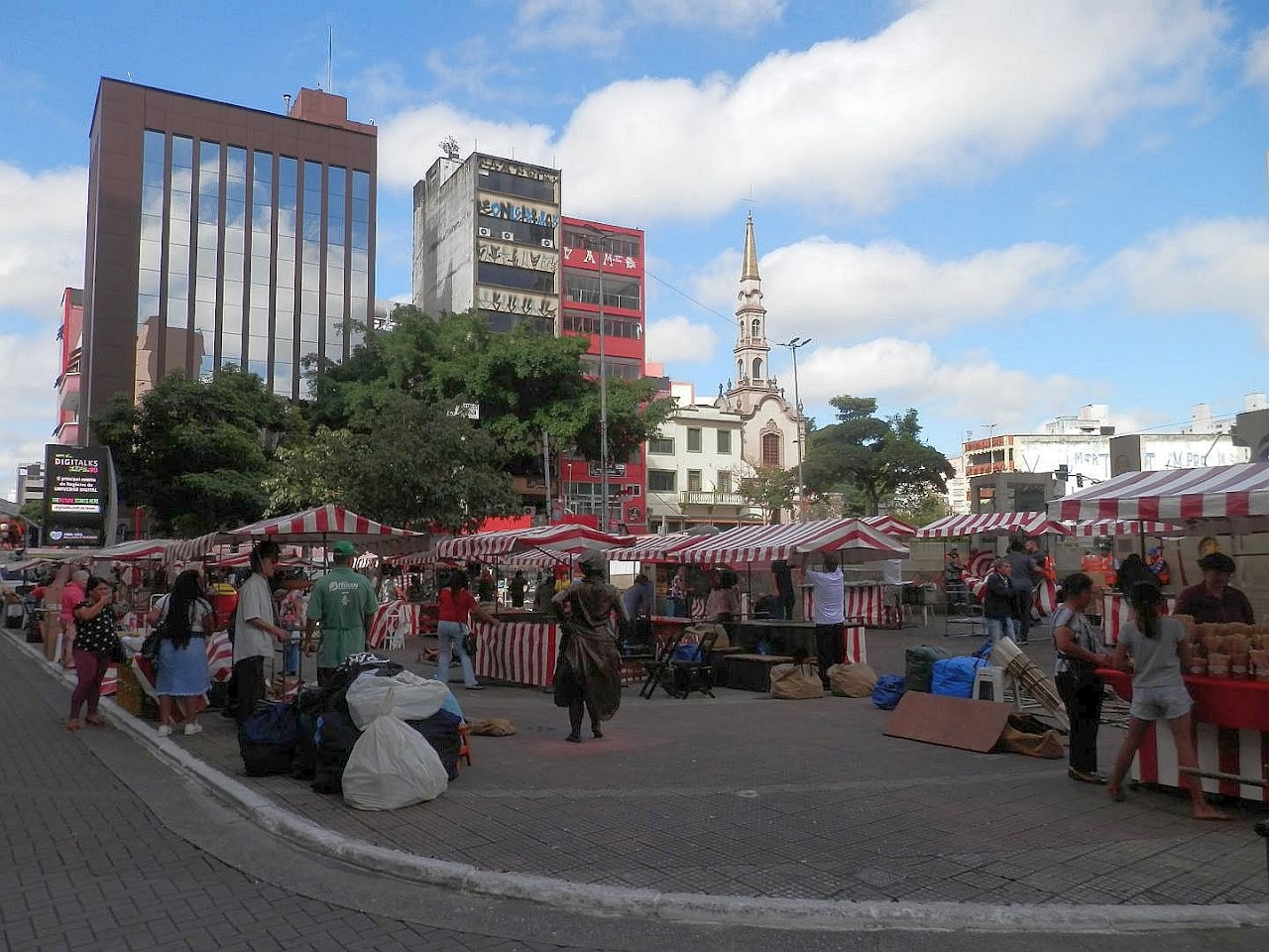 Liberdade street market