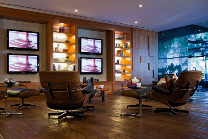 Living Lounge Bar & Sushi
