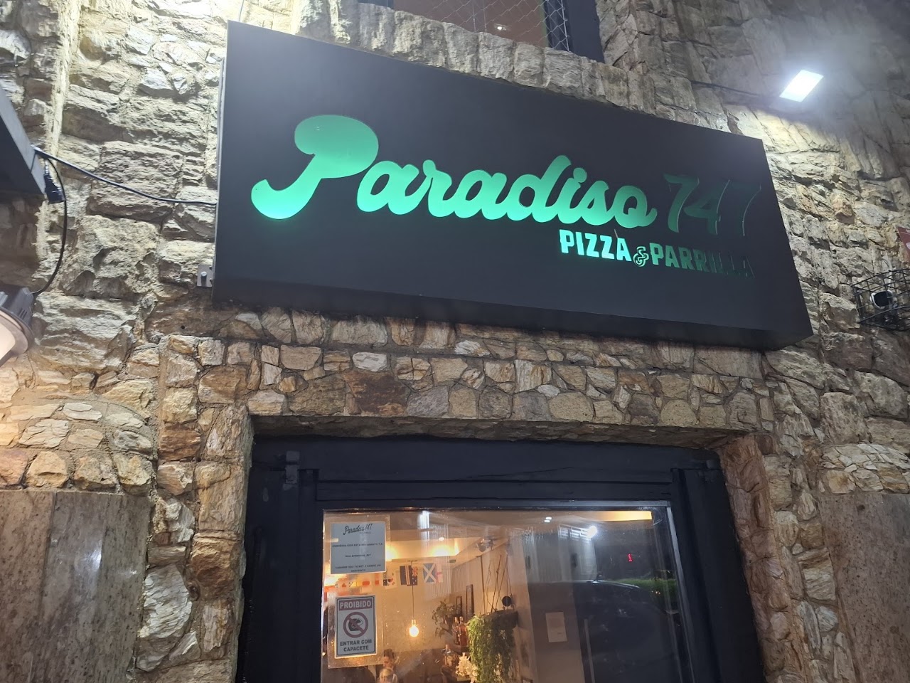 Paradiso 747 Pizza & Parrilla